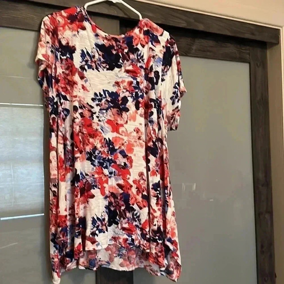 Kenar, floral scoop neck top, Size 3X - Picture 6 of 7